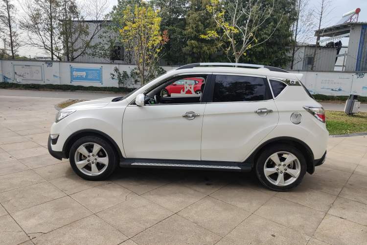 Used CHANGAN CS35 2015 1.6L Manual Luxury Model China IV Standard Left Side