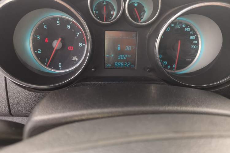 Used CHANGAN CS35 2015 1.6L Manual Luxury Model China IV Standard Odometer Close Up