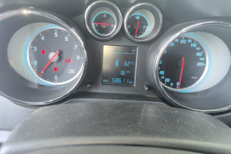 Used CHANGAN CS35 2015 1.6L Manual Luxury Model China IV Standard Odometer Close Up
