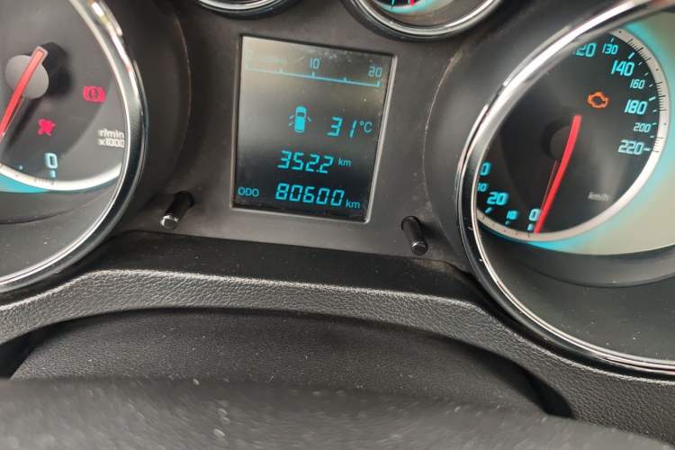 Used CHANGAN CS35 2015 1.6L Manual Luxury Model China IV Standard Odometer Close Up
