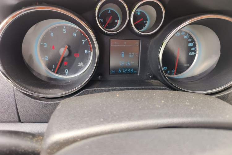 Used CHANGAN CS35 2015 1.6L Manual Luxury Model China IV Standard Odometer Close Up