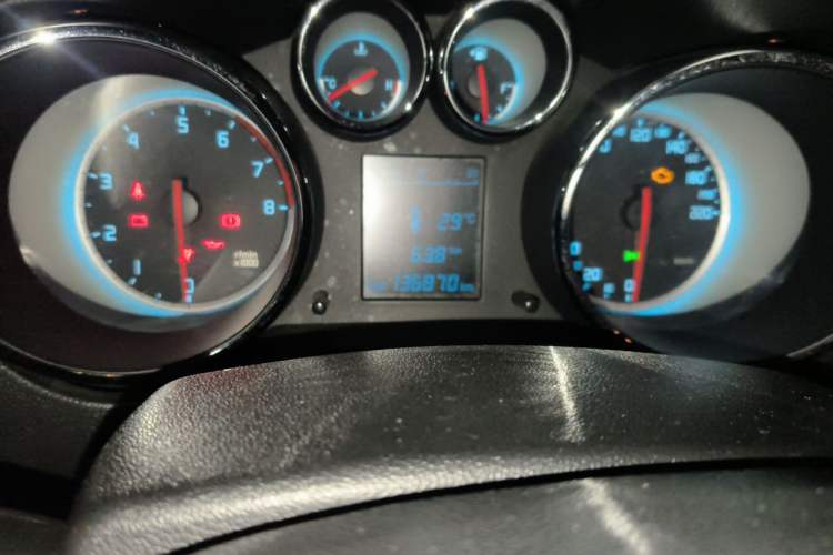 Used CHANGAN CS35 2015 1.6L Manual Luxury Model China V Standard Odometer Close Up