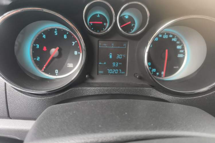 Used CHANGAN CS35 2015 1.6L Manual Luxury Model China IV Standard Odometer Close Up