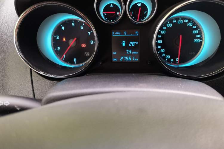 Used CHANGAN CS35 2015 1.6L Manual Luxury Model China V Standard Odometer Close Up