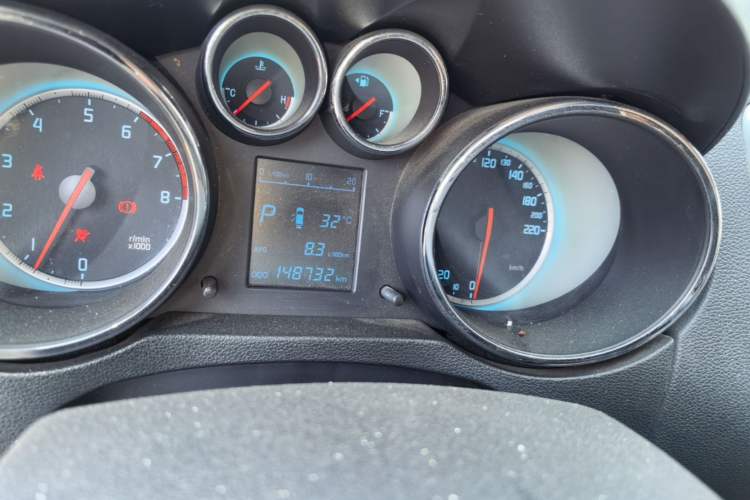 Used CHANGAN CS35 2015 1.6L Automatic Luxury Model China V Standard Odometer Close Up