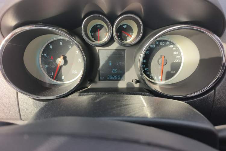 Used CHANGAN CS35 2015 1.6L Automatic Luxury Model China V Standard Odometer Close Up