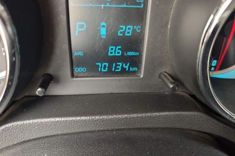 Used CHANGAN CS35 2015 1.6L Automatic Luxury Model China V Standard Odometer Close Up