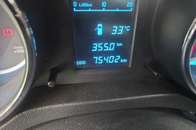 Used CHANGAN CS35 2015 1.6L Manual Luxury Model China IV Standard Odometer Close Up