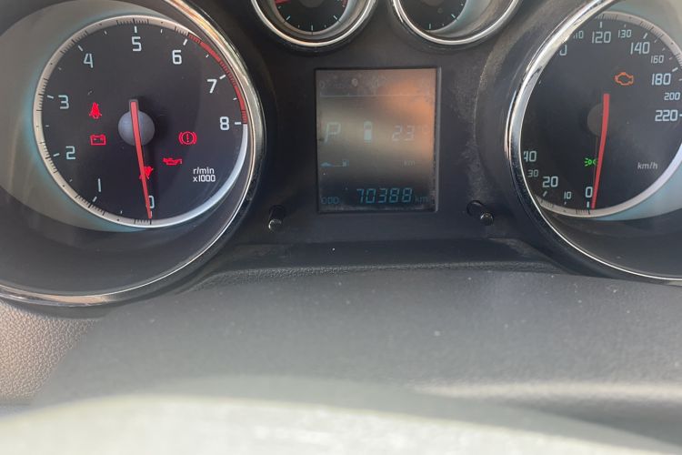Used CHANGAN CS35 2015 1.6L Automatic Luxury Model China V Standard Odometer Close Up