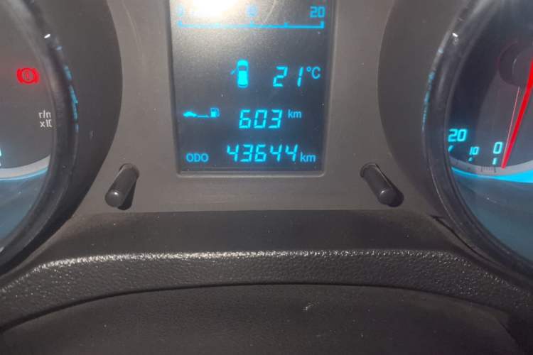 Used CHANGAN CS35 2015 1.6L Manual Luxury Model China V Standard Odometer Close Up