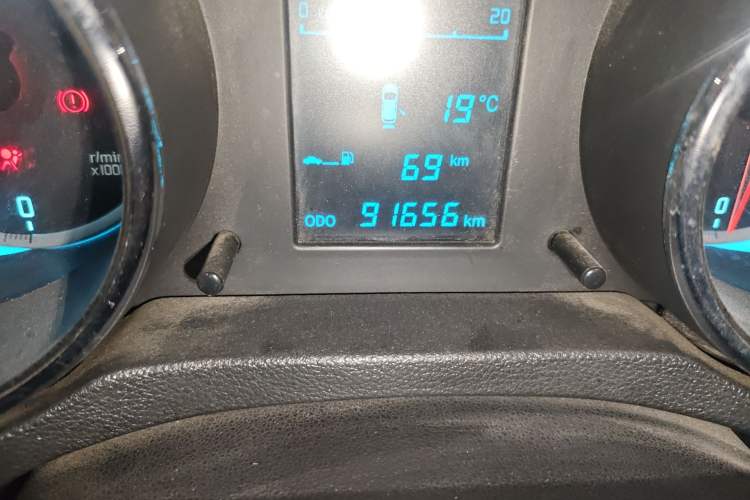 Used CHANGAN CS35 2015 1.6L Manual Luxury Model China V Standard Odometer Close Up