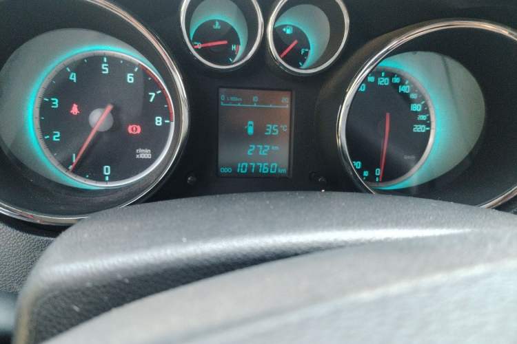 Used CHANGAN CS35 2015 1.6L Manual Luxury Model China IV Standard Odometer Close Up