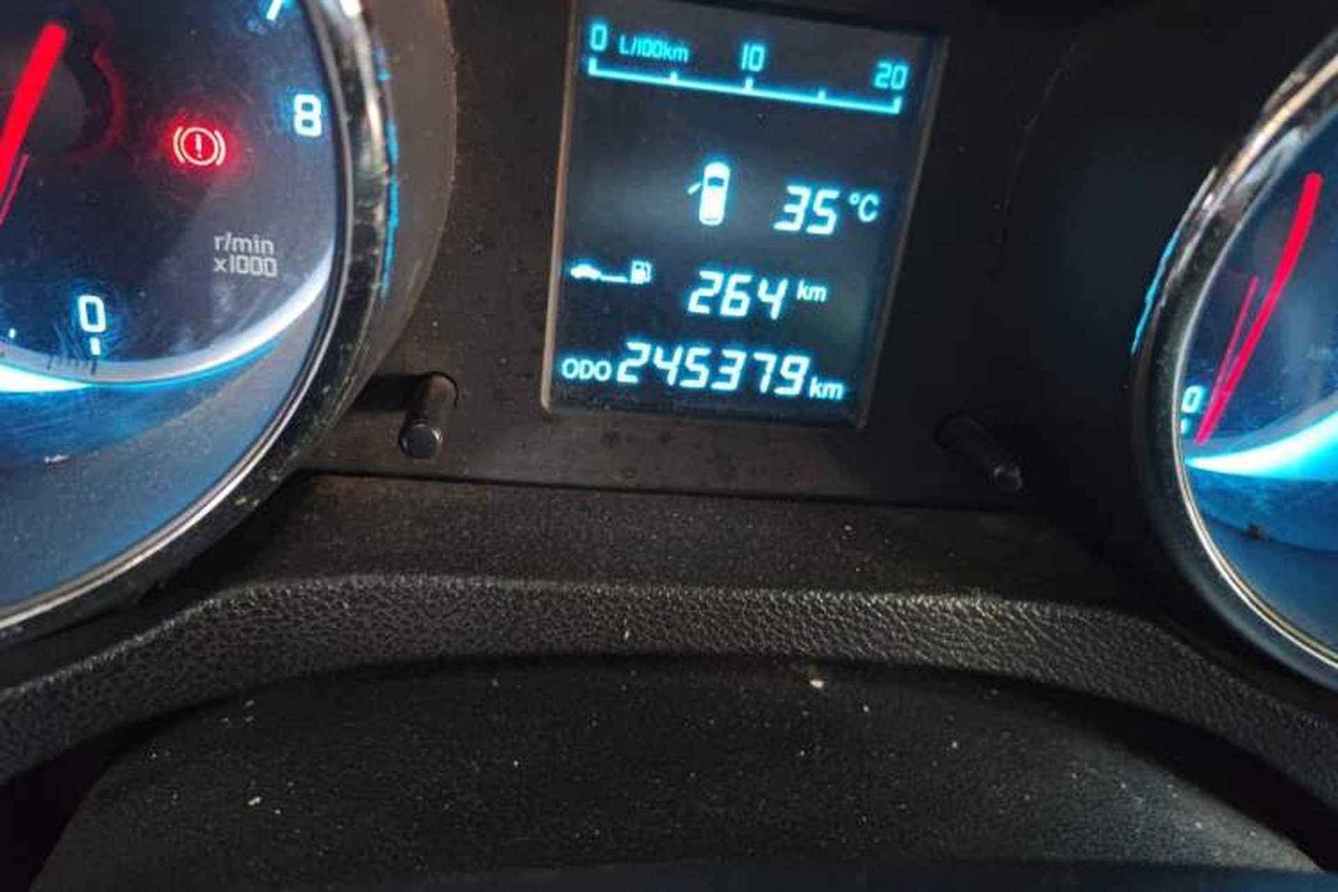 Used CHANGAN CS35 2015 1.6L Manual Luxury Model China IV Standard Odometer Close Up