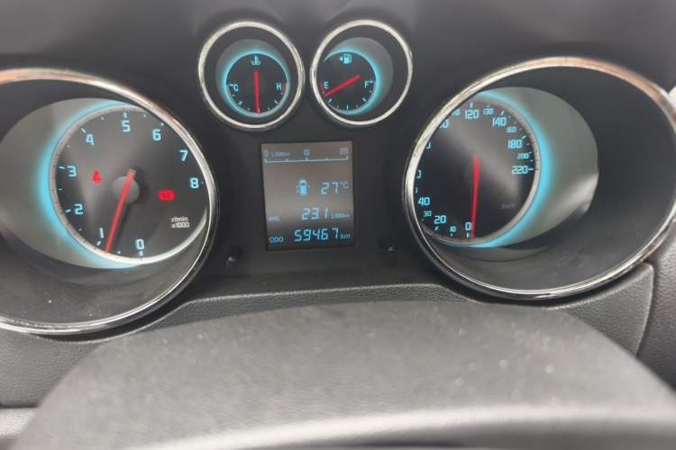 Used CHANGAN CS35 2015 1.6L Manual Luxury Model China V Standard Odometer Close Up