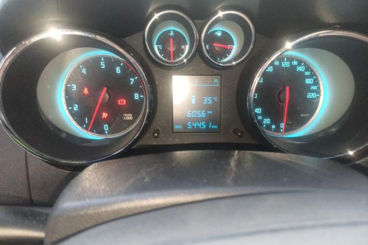 Used CHANGAN CS35 2015 1.6L Automatic Luxury Model China IV Standard Odometer Close Up