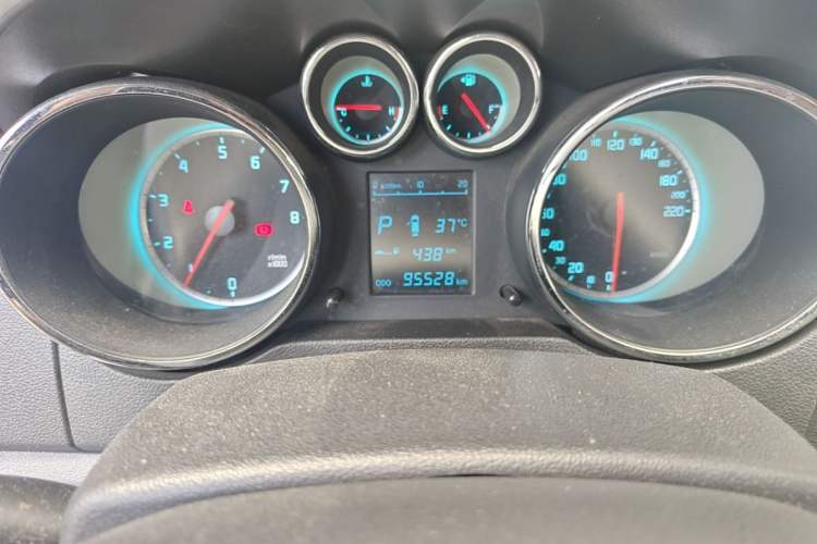 Used CHANGAN CS35 2015 1.6L Automatic Luxury Model China V Standard Odometer Close Up
