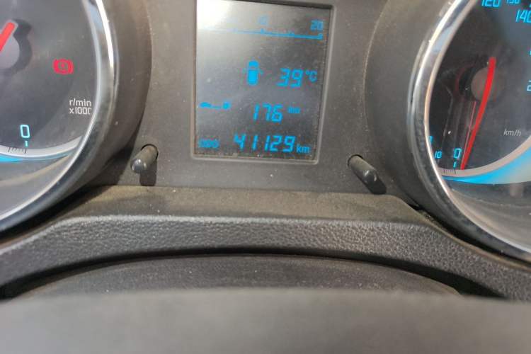Used CHANGAN CS35 2015 1.6L Manual Luxury Model China IV Standard Odometer Close Up