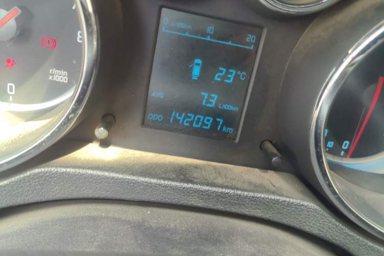 Used CHANGAN CS35 2015 1.6L Manual Luxury Model China IV Standard Odometer Close Up