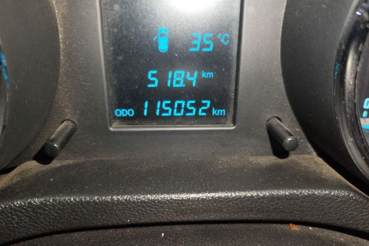 Used CHANGAN CS35 2015 1.6L Manual Luxury Model China IV Standard Odometer Close Up