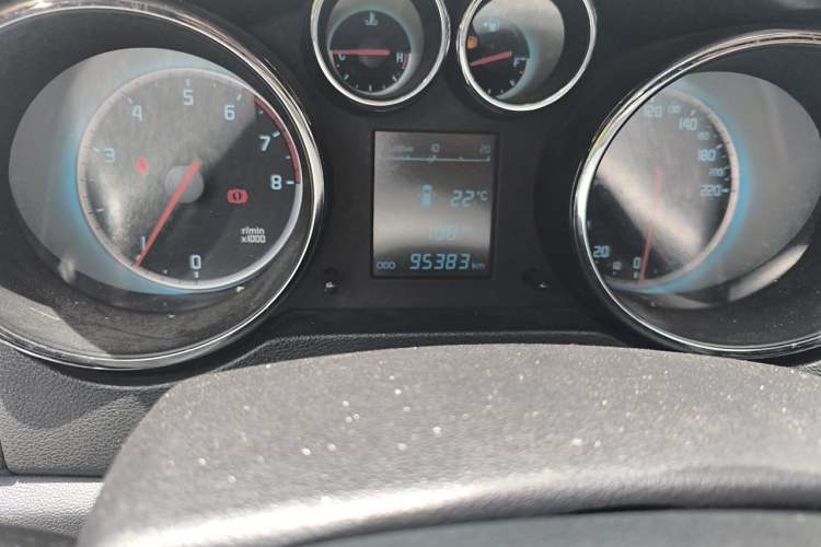 Used CHANGAN CS35 2015 1.6L Manual Luxury Model China IV Standard Odometer Close Up