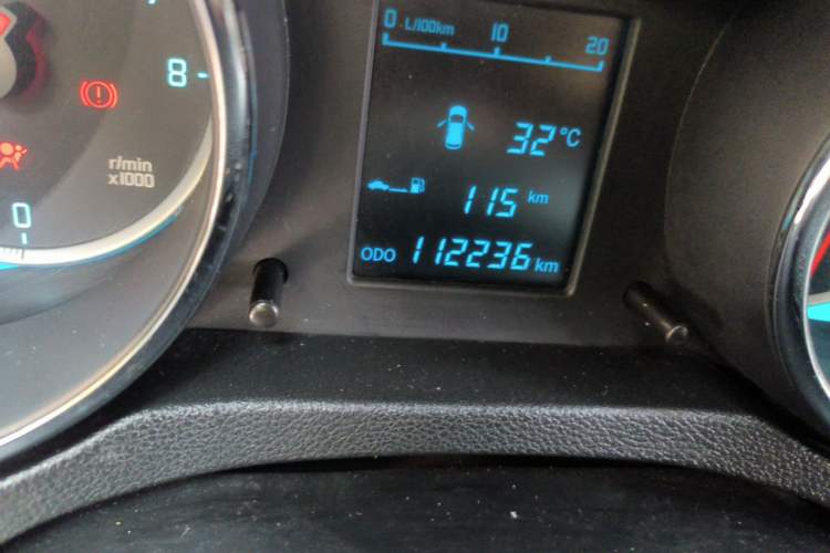 Used CHANGAN CS35 2015 1.6L Manual Luxury Model China IV Standard Odometer Close Up