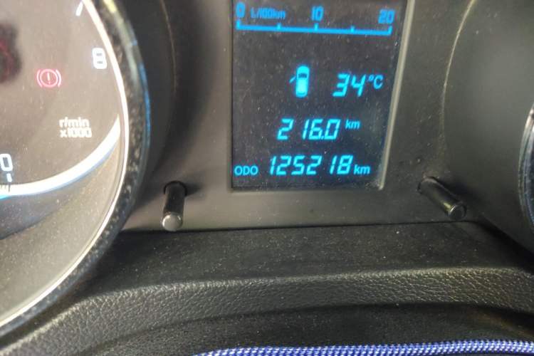 Used CHANGAN CS35 2015 1.6L Manual Luxury Model China V Standard Odometer Close Up