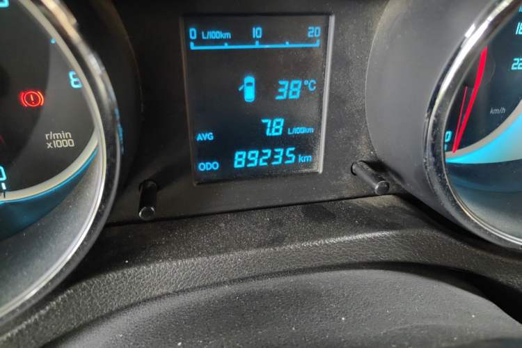 Used CHANGAN CS35 2015 1.6L Manual Luxury Model China V Standard Odometer Close Up