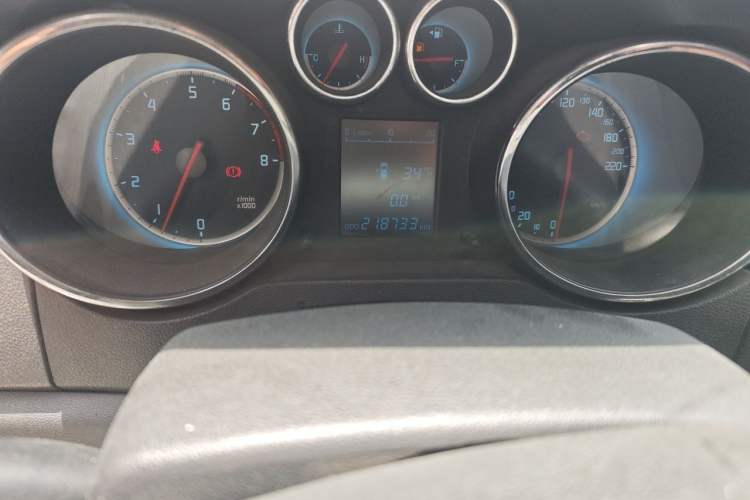 Used CHANGAN CS35 2015 1.6L Manual Luxury Model China V Standard Odometer Close Up