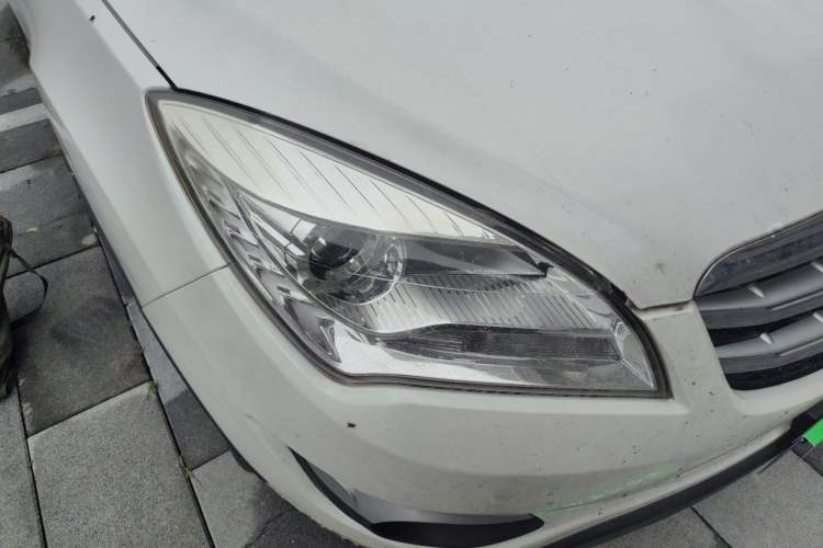 Used CHANGAN CS35 2015 1.6L Manual Luxury Model China IV Standard Right Front Headlight