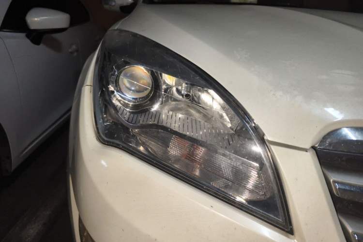 Used CHANGAN CS35 2015 1.6L Manual Comfort Model China IV Standard Right Front Headlight