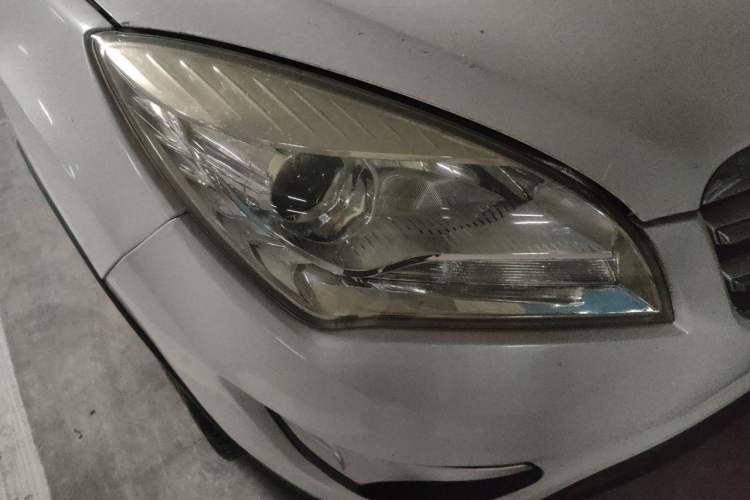 Used CHANGAN CS35 2015 1.6L Automatic Luxury Model China IV Standard Right Front Headlight