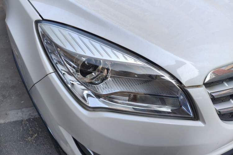 Used CHANGAN CS35 2015 1.6L Automatic Prestige Model China IV Standard Right Front Headlight