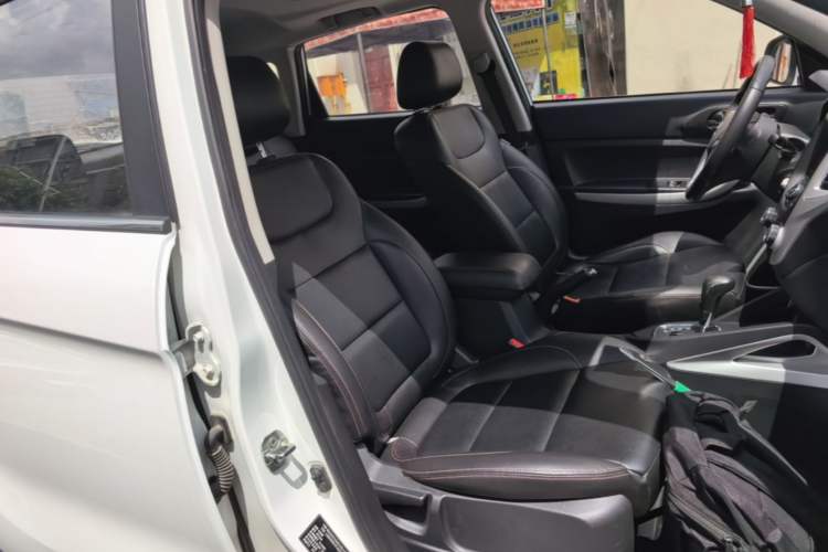 Used CHANGAN CS35 2015 1.6L Automatic Luxury Model China IV Standard Right Front Seat