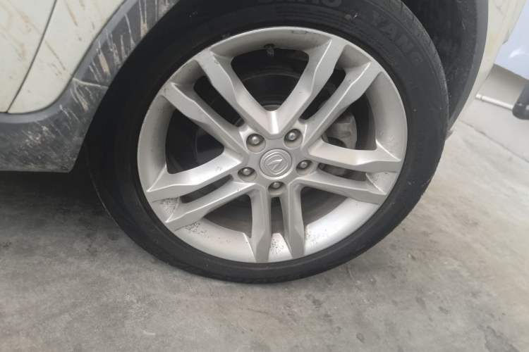 Used CHANGAN CS35 2015 1.6L Manual Luxury Model China IV Standard Right Front Wheel Hub