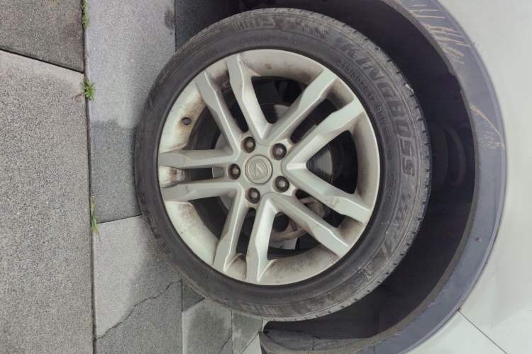 Used CHANGAN CS35 2015 1.6L Manual Luxury Model China IV Standard Right Front Wheel Hub