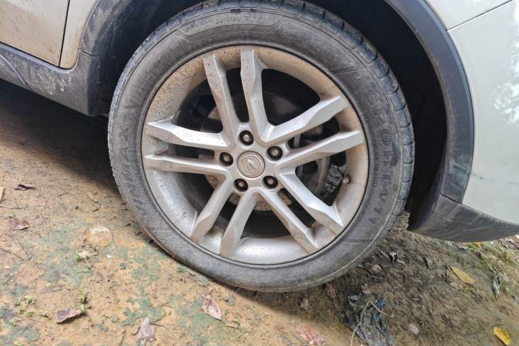 Used CHANGAN CS35 2015 1.6L Manual Luxury Model China IV Standard Right Front Wheel Hub
