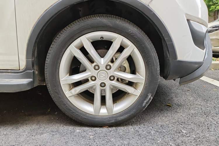 Used CHANGAN CS35 2015 1.6L Manual Luxury Model China IV Standard Right Front Wheel Hub
