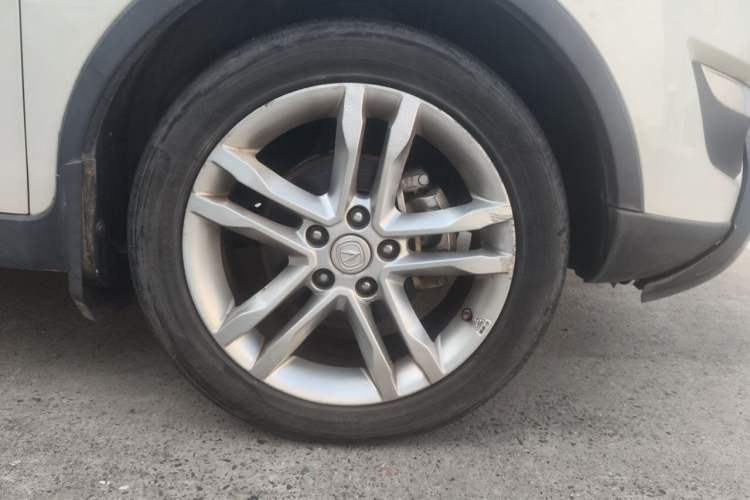 Used CHANGAN CS35 2015 1.6L Manual Luxury Model China IV Standard Right Front Wheel Hub