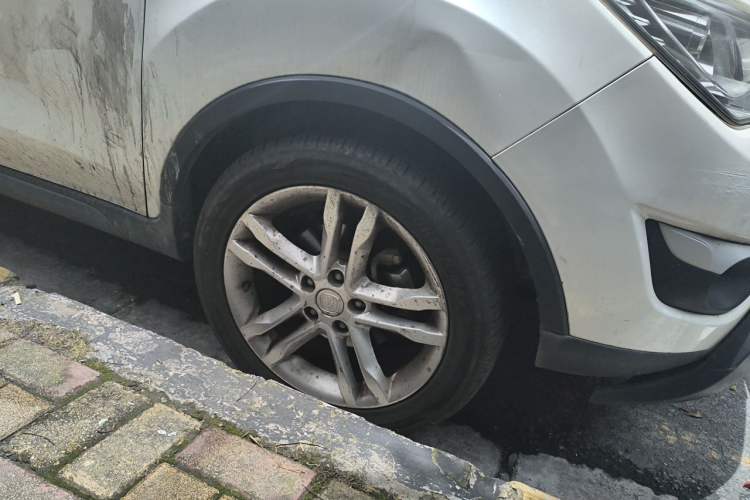 Used CHANGAN CS35 2015 1.6L Manual Luxury Model China IV Standard Right Front Wheel Hub