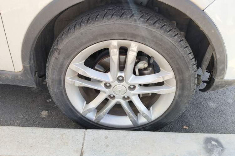 Used CHANGAN CS35 2015 1.6L Manual Luxury Model China IV Standard Right Front Wheel Hub