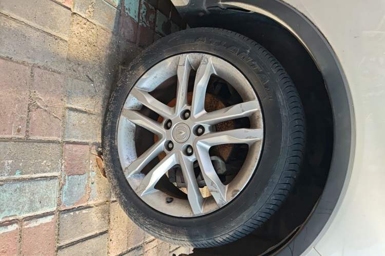 Used CHANGAN CS35 2015 1.6L Automatic Luxury Model China IV Standard Right Front Wheel Hub