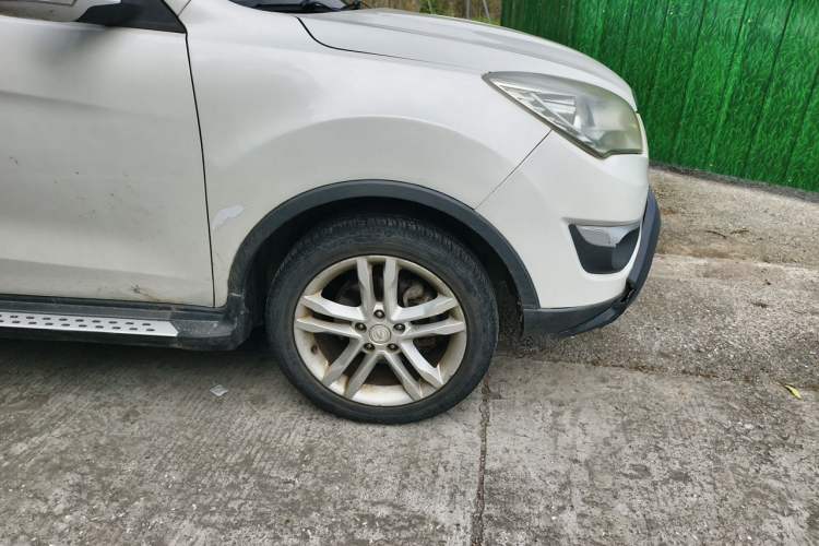 Used CHANGAN CS35 2015 1.6L Manual Luxury Model China IV Standard Right Front Wheel Hub