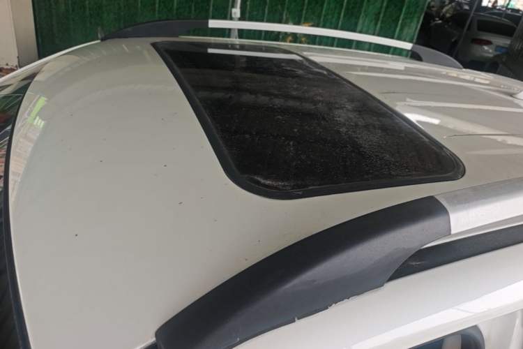Used CHANGAN CS35 2015 1.6L Automatic Luxury Model China IV Standard Roof