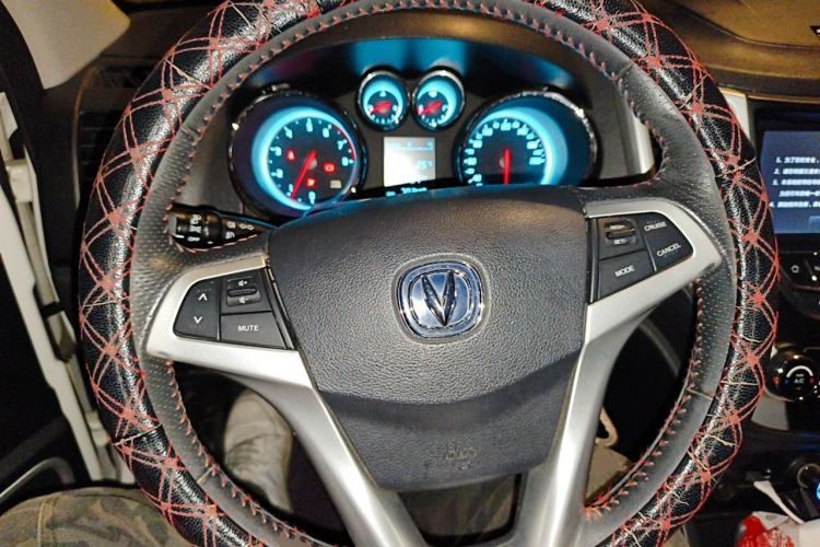 Used CHANGAN CS35 2015 1.6L Automatic Luxury Model China IV Standard Steering Wheel