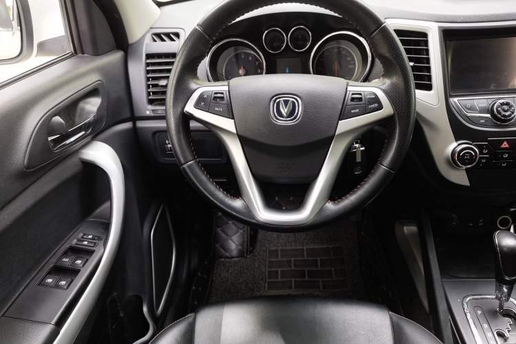 Used CHANGAN CS35 2015 1.6L Automatic Luxury Model China IV Standard Steering Wheel