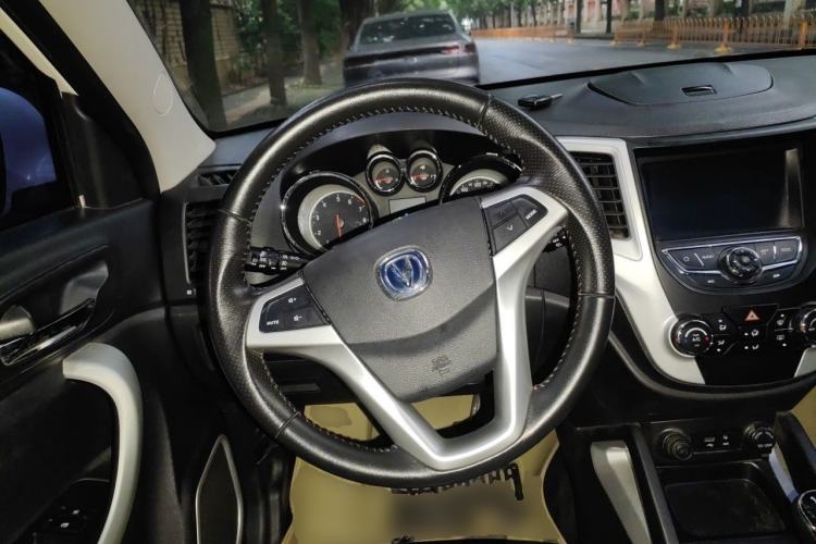 Used CHANGAN CS35 2015 1.6L Manual Luxury Model China IV Standard Steering Wheel