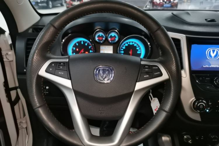 Used CHANGAN CS35 2015 1.6L Automatic Luxury Model China V Standard Steering Wheel