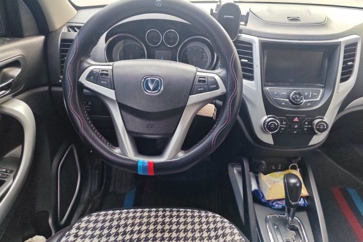 Used CHANGAN CS35 2015 1.6L Automatic Luxury Model China IV Standard Steering Wheel
