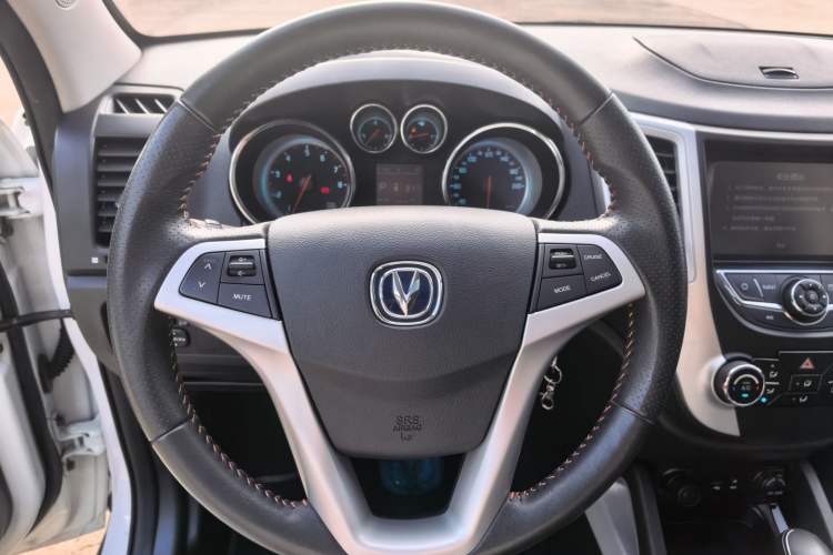 Used CHANGAN CS35 2015 1.6L Automatic Luxury Model China V Standard Steering Wheel