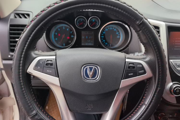 Used CHANGAN CS35 2015 1.6L Automatic Luxury Model China IV Standard Steering Wheel